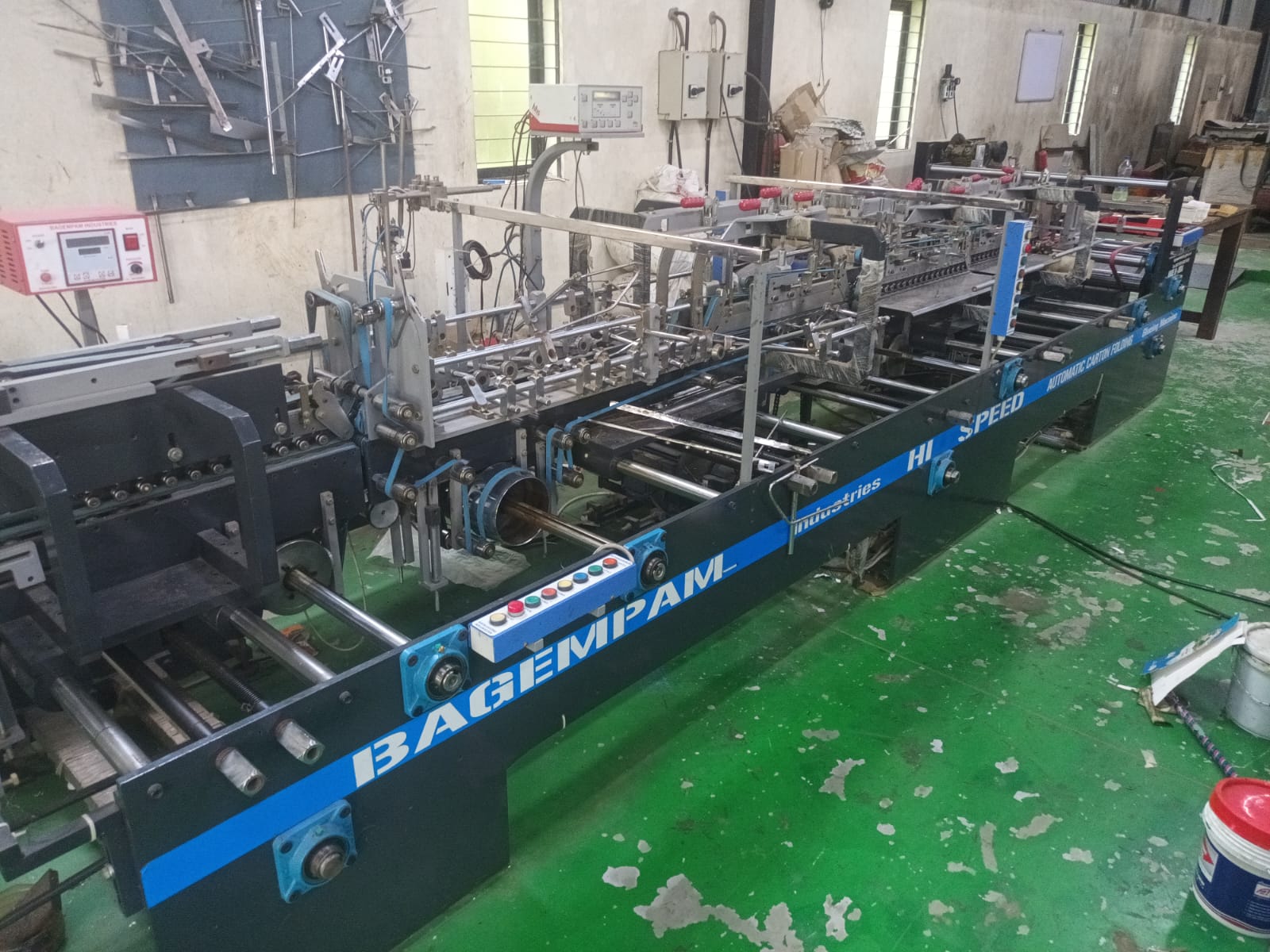 Cover pesting machine